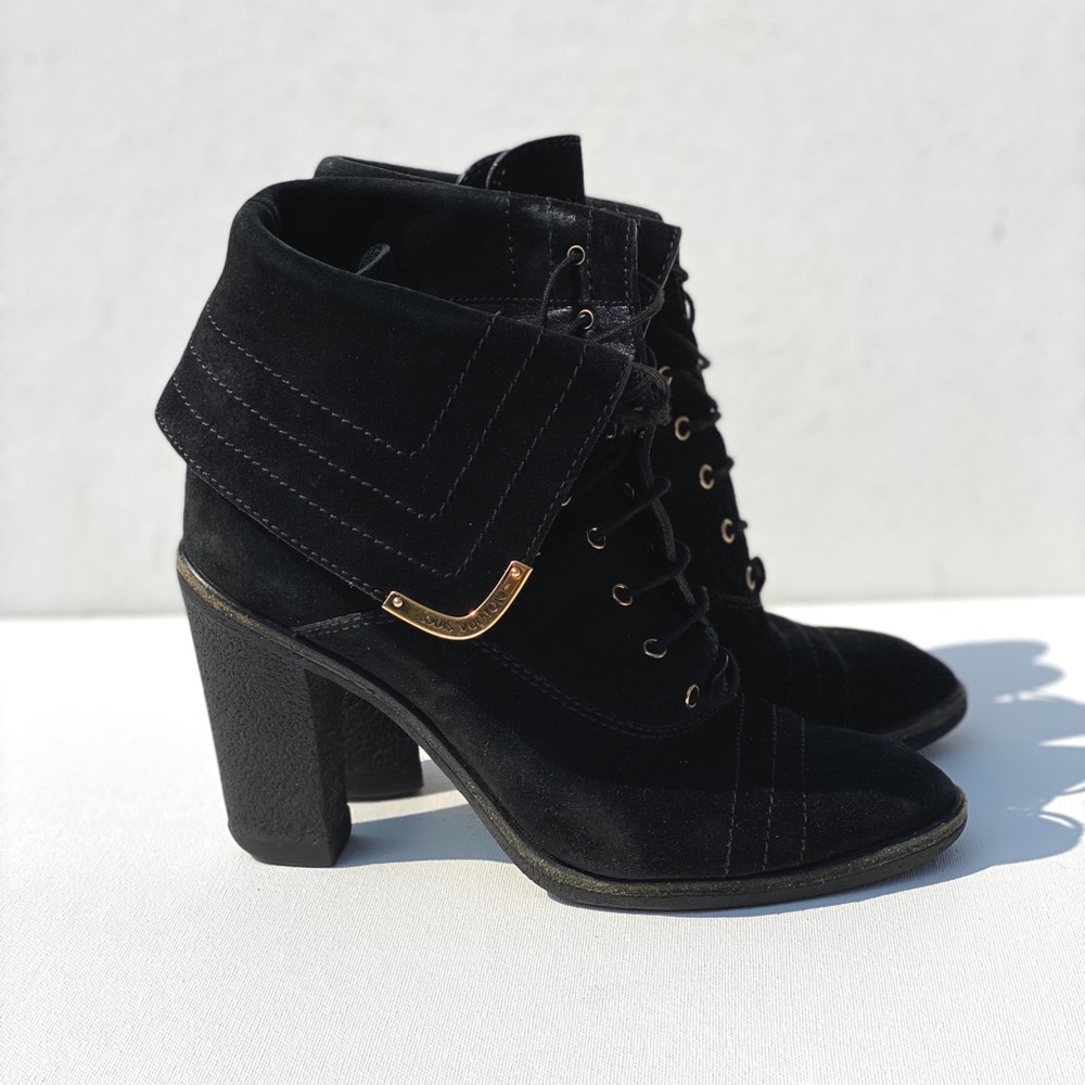 💯 Authentic LV suede boots